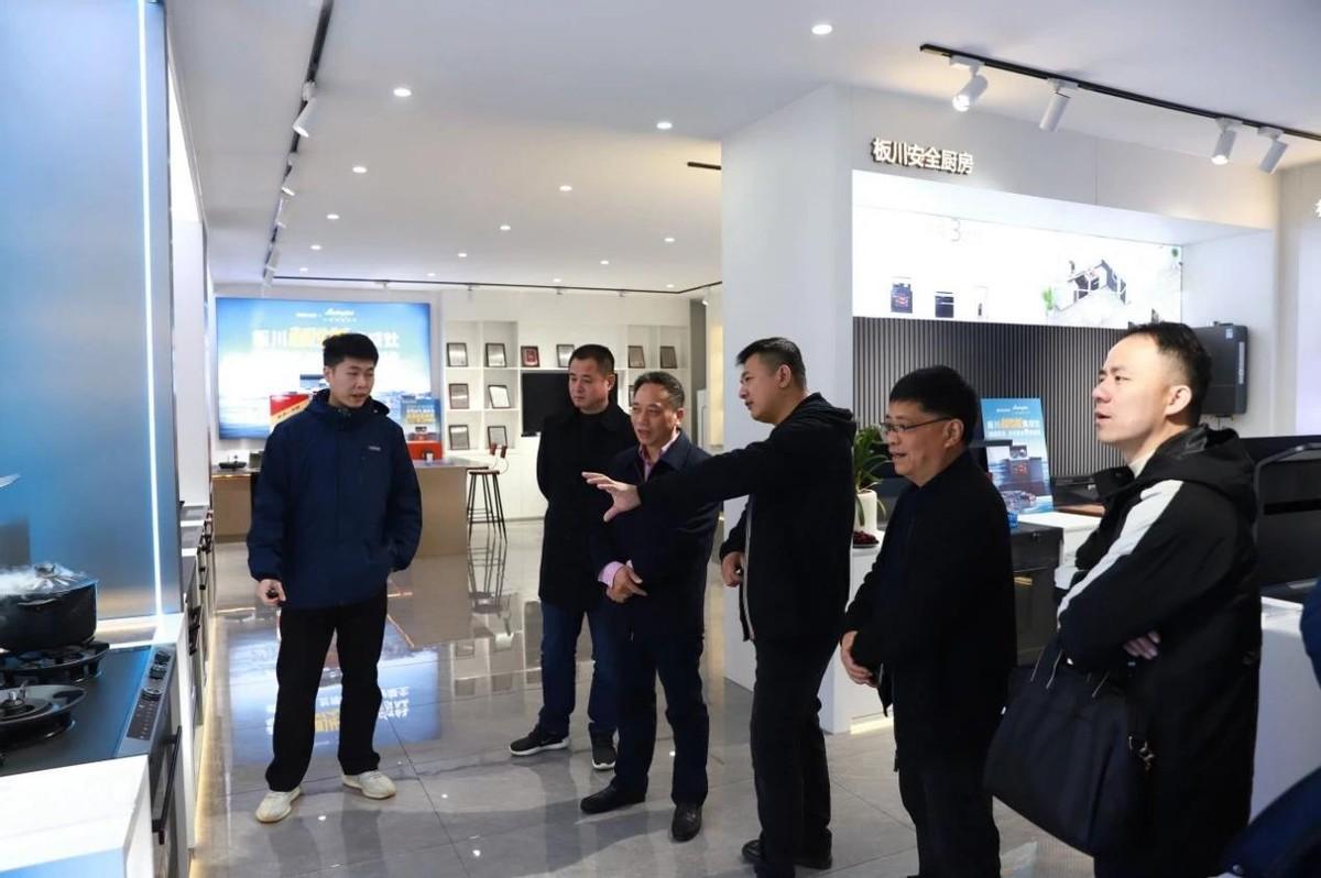 嵊州市人大常委會一行蒞臨板川電器深度調研考察，共促企業提質增速！